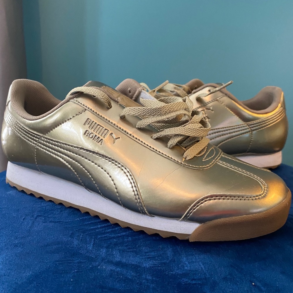 Girls puma sneakers